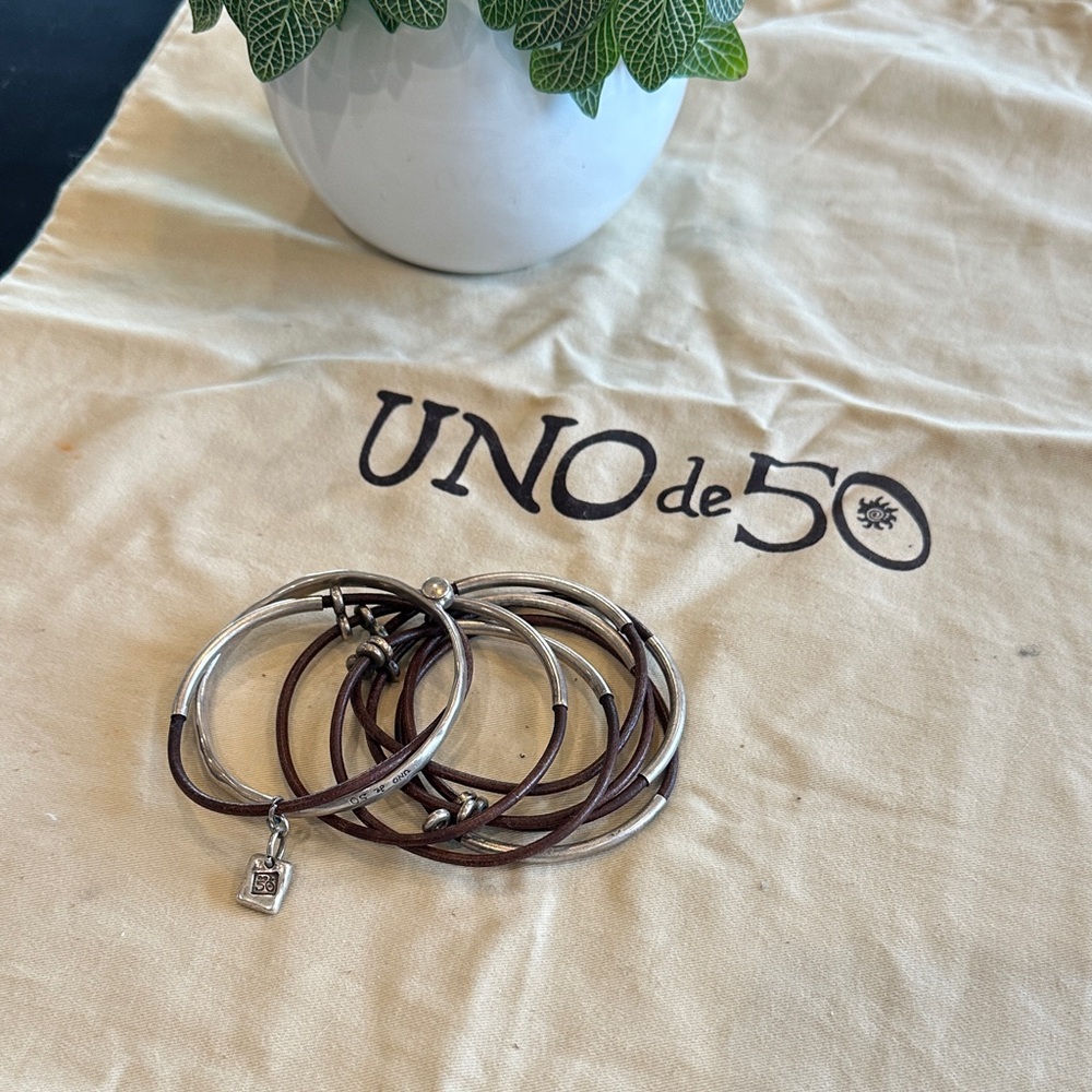 UNO de 50 Silver and Brown Charm Bracelet